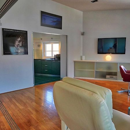 Poet Apartment Ljubljana Bagian luar foto