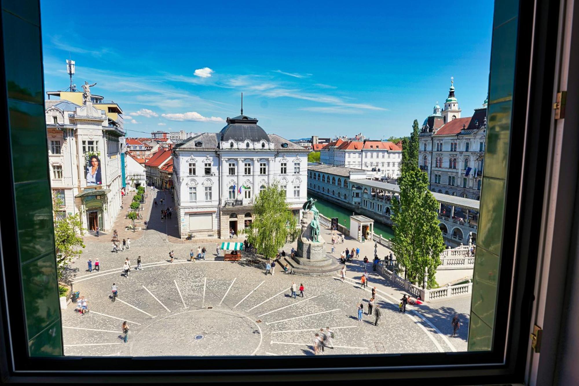 Poet Apartment Ljubljana Bagian luar foto