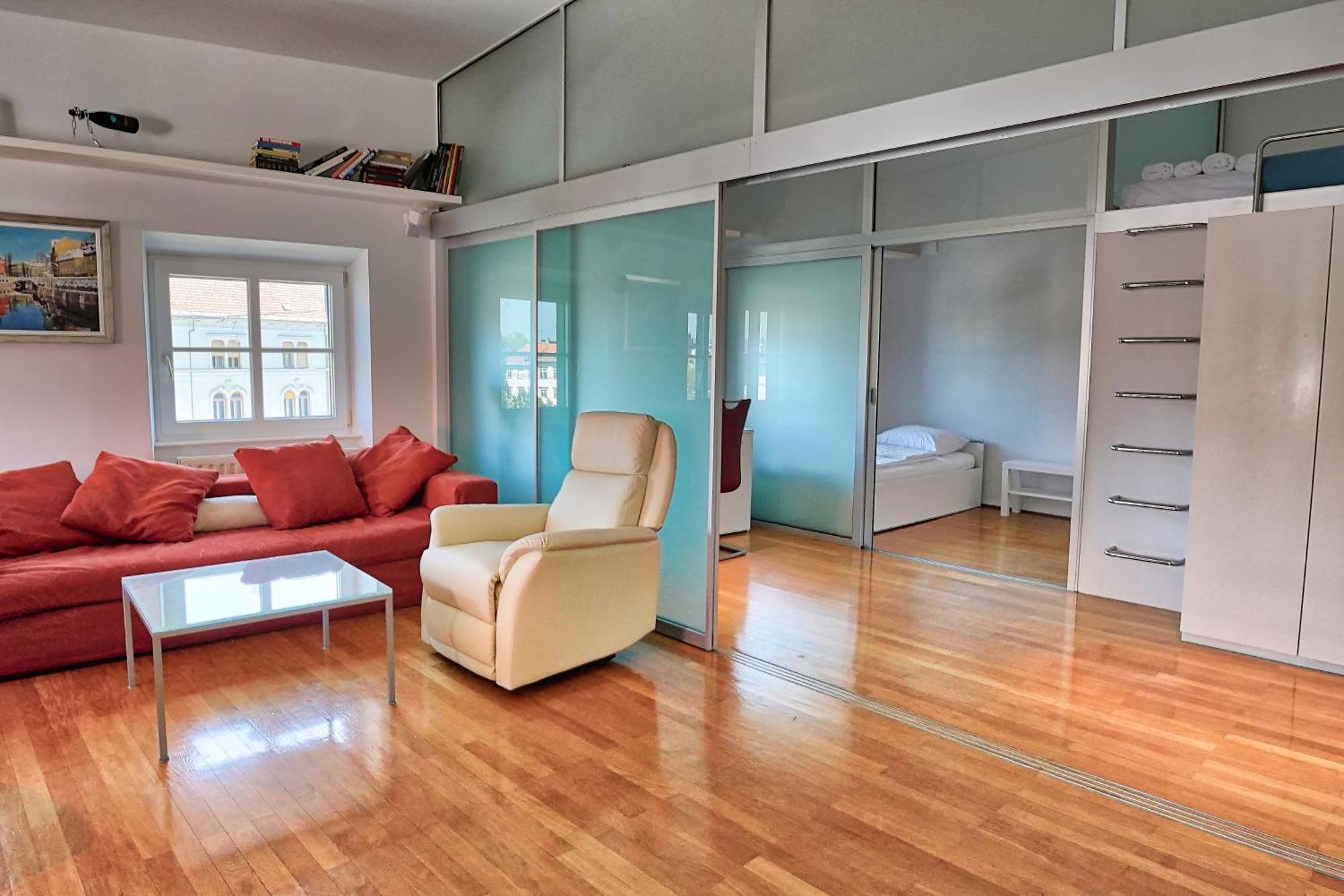 Poet Apartment Ljubljana Bagian luar foto