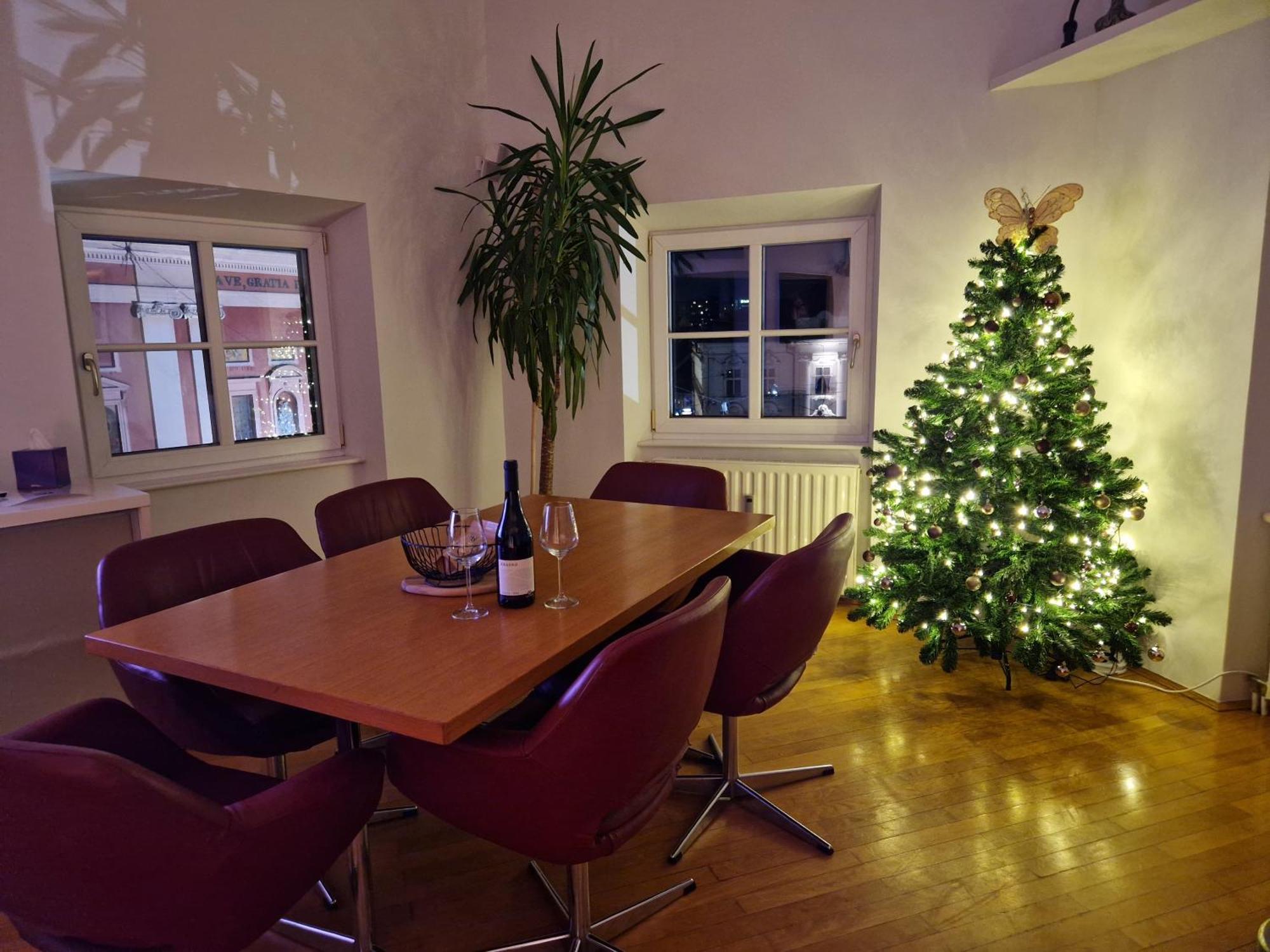 Poet Apartment Ljubljana Bagian luar foto